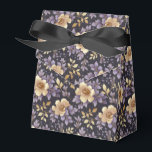 Caixa de Tratamento de Favor Floral<br><div class="desc">A caixa de tratamento favorita do partido é mostrada com um adorável impressão floral multicolorido roxo. Personalize este item ou comprar como está. Dica: Apenas adicione as guloseimas de excelente e adicione uma fita festiva. Imagem licenciada</div>