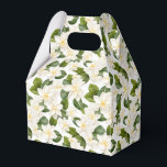 Caixa de Tratamento de Favor Floral de Gardenia<br><div class="desc">A caixa de tratamento favorito do partido é mostrada com uma adorável impressão floral de jardina branca. Personalize este item ou comprar como está. Dica: Apenas adicione as guloseimas de excelente e adicione uma fita festiva. Imagem licenciada</div>