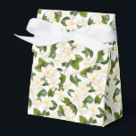 Caixa de Tratamento de Favor Floral de Gardenia<br><div class="desc">A caixa de tratamento favorito do partido é mostrada com uma adorável impressão floral de jardina branca. Personalize este item ou comprar como está. Dica: Apenas adicione as guloseimas de excelente e adicione uma fita festiva. Imagem licenciada</div>
