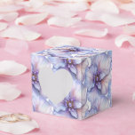 Caixa de Tratamento de Partes<br><div class="desc">A caixa de favorecimento do partido é mostrada num bonito impressão floral de lavanda roxo e elegante. Personalize este item e adicione-o ou comprar conforme mostrado. Dica: adicione um adesivo com nomes e adicione uma fita bonito. Dica de Imagem Licenciada: Basta adicionar suas guloseimas de excelente e adicionar alguma fita...</div>