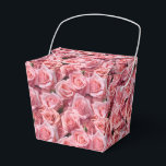 Caixa de Tratamento do Impressão de Rosas Rosa<br><div class="desc">A caixa de favoritos da festa é mostrada com uma adorável impressão floral de rosas rosa. Personalize este item ou comprar como está. Dica: Apenas adicione as guloseimas de excelente e adicione uma fita festiva. Imagem licenciada</div>