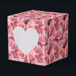 Caixa de Tratamento do Impressão de Rosas Rosa<br><div class="desc">A caixa de favoritos da festa é mostrada com uma adorável impressão floral de rosas rosa. Personalize este item ou comprar como está. Dica: Apenas adicione as guloseimas de excelente e adicione uma fita festiva. Imagem licenciada</div>