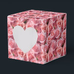 Caixa de Tratamento do Impressão de Rosas Rosa<br><div class="desc">A caixa de favoritos da festa é mostrada com uma adorável impressão floral de rosas rosa. Personalize este item ou comprar como está. Dica: Apenas adicione as guloseimas de excelente e adicione uma fita festiva. Imagem licenciada</div>
