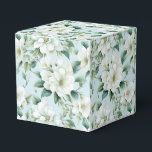 Caixa de Tratamento do Partido Floral Branco<br><div class="desc">A caixa de favor da festa é mostrada com um adorável impressão floral branco. Personalize este item ou comprar como está. Dica: Apenas adicione as guloseimas de excelente e adicione uma fita festiva. Imagem licenciada</div>