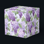 Caixa de Tratamento do Partido Impressão Lilacs<br><div class="desc">A caixa de favor do partido é mostrada com um impressão floral de lilases. Personalize este item ou comprar como está. Dica: Apenas adicione as guloseimas de excelente e adicione uma fita festiva. Imagem licenciada</div>