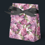 Caixa de Tratamento do Partido Impressão Lilacs<br><div class="desc">A caixa de favor do partido é mostrada com um impressão floral de lilases. Personalize este item ou comprar como está. Dica: Apenas adicione as guloseimas de excelente e adicione uma fita festiva. Imagem licenciada</div>