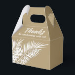 Caixas de Favor de Festas com Palmas Brancas em Ga<br><div class="desc">Caixas de favor de festas com folhas de palmeira brancas em um fundo dourado. Perfeito para qualquer celebração, festa de aniversário, chá de noiva, festa de noivado, festa de aposentadoria, casamento e muito mais. Clique em PERSONALIZAR para alterar a cor do fundo, as fontes e adicionar texto. Veja os convites...</div>