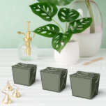 Caixas de Favor Personalizadas com Manchas na Cor<br><div class="desc">Ofereça aos convidados e clientes uma experiência de embalagem inesquecível com nossas Caixas de Favor Personalizadas Verde Musgo com Pontos. Essas caixas de alta qualidade, estilo takeout, apresentam uma base verde musgo rica combinada com um efeito de ruído sutil de pontos para um visual moderno e texturizado. Perfeitas para casamentos,...</div>