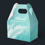Caixas de Lembrancinhas de Festa Palmas Brancas em<br><div class="desc">Caixas de lembrancinhas com folhas de palmeira brancas em um fundo de aquarela de água azul turquesa oceano. Perfeito para qualquer celebração, festa de aniversário, chá de noiva, festa de noivado, festa de aposentadoria, casamento e muito mais. Clique em PERSONALIZAR para alterar a cor do fundo, as fontes e adicionar...</div>