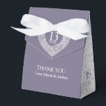 Caixinha De Lembrancinhas 13 anos depois, obrigado de casamento você favorec<br><div class="desc">Obrigado de festa de aniversário de casamento, sua caixa de presentes. Personalize com seu nome. Excelente de adicionar um toque de festa personalizada de aniversário de casamento do local 13, festas de janto e reuniões informais. Embalagens de presentes ideais para favores ou para colocar em mesas jantas de recepção ou...</div>