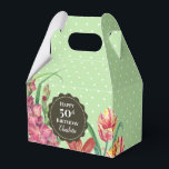 Caixinha De Lembrancinhas 50º Aniversário Primavera Floral Quente Bolinhas B<br><div class="desc">Projetado com base na minha ilustração aquosa de tulipas amarelas de papagaio, lírio laranja e gladioli de salmão de pêssego quente. Uma bela combinação de flores de primavera aquecidas, de cor clara, com fundo verde-claro e bolinhas brancas. Personalizável no Zazzle com seu próprio texto para uma comemoração de aniversário. Veja...</div>