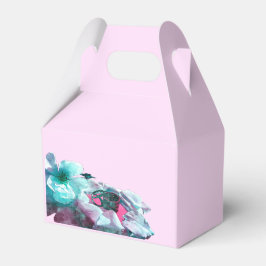 Caixinha De Lembrancinhas Anéis com pétalas de rosa branca