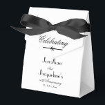 Caixinha De Lembrancinhas Aniversário do Casamento Branco Elegante Clássico<br><div class="desc">Caixas De Favor Do Aniversário Do Casamento Branco Elegante Clássico. As Caixas de Favor do Aniversário do Casamento Personalizado Clássico com Nomes de Noiva e de Almoço e Data de Casamento e qualquer Data de Aniversário que você precisar podem ser inseridas. Clique em Personalizar este modelo para personalizar as Caixas...</div>