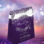 Caixinha De Lembrancinhas Aniversário obrigado de prata roxa<br><div class="desc">Elegante, clássico, glamouroso para uma festa de aniversário de 21 anos (ou qualquer idade). Um fundo roxo profundo, a cor roxa é irregular. Decorado com pó falso de cinza prateada. Com o texto: aniversário de 21 anos e Obrigado escritos com um moderno estilo escrito à mão. Personalize e adicione um...</div>