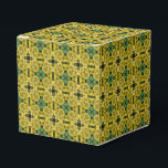 Caixinha De Lembrancinhas Arte abstrata da flor prímula amarela<br><div class="desc">Arte abstrata brilhante e alegre da flor prímula amarela. Fotografia de flores por Susan.</div>