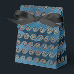 Caixinha De Lembrancinhas Azul Vintage Grunge Náutico<br><div class="desc">Caixa de presente padrão de ondas do mar rasas em relevo em tons de azul e bronze.</div>