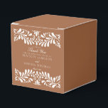 Caixinha De Lembrancinhas Azulejo de argila Talavera Estilo Espanhol Casamen<br><div class="desc">Todos amam uma festa! Esta coleção é uma mistura deslumbrante de elegância e patrimônio cultural, inspirada nos padrões tradicionais de azulejos de argila Talavera mexicanos. A borda floral de terracota laranja queimada exala sofisticação e um toque de charme festivo, tornando-a perfeita para sua celebração inspirada em espanhol ou mexicano. Se...</div>