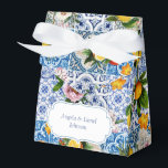 Caixinha De Lembrancinhas Azulejos de Limão da Costa do Amalfi Itália<br><div class="desc">Caixa de casamento da Costa Amalfi Itália Mediterrâneo Lemon, com azulejos azuis, limão e moldura azul. Bellissima Italia © Você pode personalizar com seus nomes. Você pode alterar a cor do texto e o estilo da fonte usando a opção personalizá-lo. NOTA: as cores exibidas on-line podem variar ligeiramente do produto...</div>