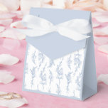 Caixinha De Lembrancinhas Bag Botânica Elegante<br><div class="desc">Elegante e eterno, este saco de presentes apresenta delicados snapdragões ilustrados à mão, simbolizando a graça e o afeto duradouro. O trabalho de arte é renderizado em tons suaves, em camadas, de azul, criando uma paleta versátil que combina lindamente com temas clássicos e modernos de casamento ou uma sofisticada ocasião...</div>