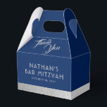 Caixinha De Lembrancinhas Bar Mitzvah Blue & Silver Obrigado<br><div class="desc">Caixa de Favoritos Personalizada do bar Mitzvah e do Bat Mitzvah com uma cinza azul e prata simples e moderna Obrigado design com uma simples borda de textura falsa prateada e texto personalizado. Itens de coordenação disponíveis na seção do Bar Mitzvah do Compro Designer de Grama de Papel. Edite as...</div>