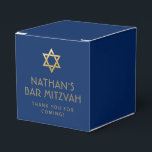 Caixinha De Lembrancinhas Bar Personalizado Dourado Azul Escuro Mitzvah<br><div class="desc">Elegante bar moderno,  azul e dourado,  mitzvah,  "obrigado você",  caixa personalizada de favores quadrados com nome personalizado,  data e Estrela de David.</div>
