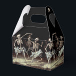 Caixinha De Lembrancinhas Black Death Dancing Skeletons Halloween<br><div class="desc">Adicione um toque encantador à sua festa de Halloween ou Casamento Gótico com nossos Skeletons Dançantes Góticos de Morte Negra Personalizados para Favor de Spooky. Essa caixa de favores mesmerizante combina a estética macabra da era da morte negra com uma torcida deliciosa, lançando um encanto que atrairá seus convidados. Criada...</div>
