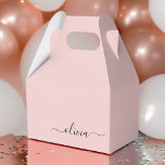 Caixinha De Lembrancinhas Blush Dusty Pink Modern Script Girly Monograma Nom<br><div class="desc">Caixa de Favorecimento do Nome do Monograma Simples de Script Cor-de-Rosa Esmaecida. Isto faz o doce e perfeito aniversário de 16 anos,  casamento,  chá de panela,  aniversário,  chá de fraldas ou festa de solteira presente para alguém que ama luxo de luxo e estilos quíticos.</div>