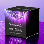 Caixinha De Lembrancinhas Bola Disco da Festa de aniversário 60 roxa 70<br><div class="desc">Faça seus convidados se sentirem como estrelas da discoteca com nossa Caixa de Favor da Bola Disco da Festa de aniversário 60ª Roxa 70. Estas caixas de favores são a forma perfeita de mandar seus amigos e família para casa com um toque de nostalgia dos anos 70 depois de sua...</div>