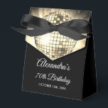 Caixinha De Lembrancinhas Bola Disco da Festa de aniversário de 70 Dourada d<br><div class="desc">Eleve sua celebração de 70 com nossa Dourada caixa de favorecimento da Festa de aniversário 70 da Disco. Esta caixa de favor captura a essência da era da discoteca, fazer-a a escolha perfeita para uma cesta retrortematizada ou qualquer evento onde você queira infundir um toque de magia dos anos 70....</div>