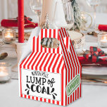 Caixinha De Lembrancinhas Bomba de carvão, festa de Papais noeis secretos de<br><div class="desc">Adicione uma reviravolta divertida às suas festas de Natal, com esta caixa de favoritos Lump of Coal, com um fundo arrojado de faixa vermelha, um "Selo de Aprovação" verde e um selo vermelho de "Entrega Expressa". Tamanho perfeito para cupcakes, biscoitos, bombas de banho, derretes de cera, velas ou pequenos presentes...</div>