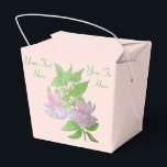 Caixinha De Lembrancinhas bonito flores cor-de-rosa com folhas para casament<br><div class="desc">A pintura original deste bonito grupo de fuquesas é uma foto de cor de água. As flores cor-de-rosa macio estão penduradas entre algumas folhas e são suavemente esboçadas em estilo esboçado usando uma caneta fina. As flores cor-de-rosa de fúchsia parecem excelente nesta caixa de favoritos de qualidade. Esta caixa bonito...</div>