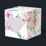 Caixinha De Lembrancinhas Box Favor Box-Floral Impressão<br><div class="desc">Esta caixa de favoritos do casamento é mostrada numa encantadora caixa de janela em forma de coração com um design impressão floral multicolor. Mostrado com nomes de exemplo e data no topo da caixa. Cor Branco Personalize este item e altere os nomes e a data para o seu. Imagem do...</div>