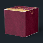 Caixinha De Lembrancinhas Burgundy e Dourado Profundos<br><div class="desc">Caixa de favores vintage deslumbrante com acentos de ameixa burgundy e dourado.</div>