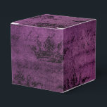 Caixinha De Lembrancinhas Caligrafia púrpura da Vintage<br><div class="desc">Vintage aflita a coroa e o padrão de tipografia preferem a caixa com acentos de roxo e preto para complementar a coleção abaixo.</div>