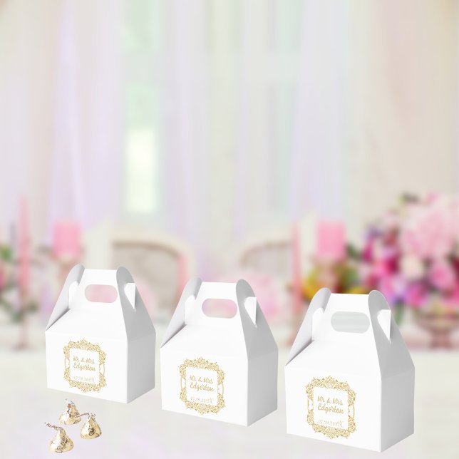 Caixinha De Lembrancinhas Casamento de Quadro Dourado do ornamentado Persona (These elegant favor boxes look great with a variety of wedding themes!)