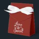 Caixinha De Lembrancinhas Casamento Minimalista em Vermelho e Branco em Cele<br><div class="desc">O design apresenta um fundo burgundy e texto branco.</div>