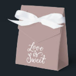 Caixinha De Lembrancinhas Casamento Rosa e Branco minimalista<br><div class="desc">Sacos de presentes de casamento incríveis em Rosa Dourado Color que farão seu presente se destacar. Cada saco é enfeitado com uma inscrição romântica "O amor é doce", acrescentando um charme delicado e um estilo único ao seu presente. Torne o seu presente ainda mais especial com os nossos belos sacos...</div>