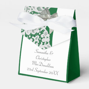 Caixinha De Lembrancinhas Casamento verde-claro com rendas brancas