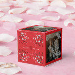 Caixinha De Lembrancinhas Cereja Blossoms e Felicidade Dupla Casamento Chinê<br><div class="desc">Flores De Cereja Vermelha/Branca/Sakura E Simples Símbolo De Felicidade Dupla, Caixa De Favoritos De Festa de casamento Chinesa Elegante Com 3 Fotos. Vermelho oriental/cereja branca floresce ou flores sakura com símbolo duplo de felicidade. Uma elegante e romântica design de casamento temático asiático que é moderna e elegante. A cerejeira floresce...</div>