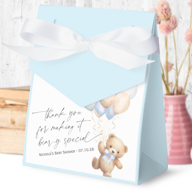 Caixinha De Lembrancinhas Chá de Menino de Script Moderno de Espera Azul (We Can Bearly Wait, Blue Baby Boy Shower Favor Box.)