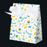 Caixinha De Lembrancinhas Chanukah Dreidels Doughnut Azul Dourado<br><div class="desc">Selecione a caixa de presente de forma que deseja para um pequeno presente ou um favor de festa Chanukah. Este design tem papel de embalagem,  papel de tecido e sacos de presentes. Utilização em crianças ou adultos.</div>