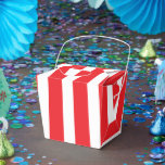 Caixinha De Lembrancinhas Classic Bright Red and White Striped Small TakeOut<br><div class="desc">Serve up fun with these Classic Bright Red and White Striped Small Take Out Favor Boxes. Inspired by traditional takeout containers,  their vintage stripes add playful charm to parties and events. Perfect for candies,  snacks,  or small gifts—easy to fill,  carry,  and display for weddings,  birthdays,  or themed celebrations.</div>