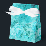 Caixinha De Lembrancinhas Colagem de Rosas Azuis Angustiadas<br><div class="desc">Linda caixa de favor com efemérides vintage angustiadas e ilustrações de rosas em azul</div>