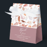 Caixinha De Lembrancinhas Conchas de Praia Aquarela Casamento Chic Costa<br><div class="desc">Caixas de Lembranças de Casamento em Aquarela Beach Seashells Watercolor Coastal Chic apresentam um lindo padrão de conchas em um fundo branco com o texto "Obrigado" em letra moderna e personalizadas com seus nomes e data. No verso está sua hashtag de mídia social. Perfeito para casamentos e eventos costeiros e...</div>