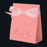 Caixinha De Lembrancinhas Cor Sólida Tipografia Rosa Pêssego Obrigado<br><div class="desc">Personalizado Obrigado Texto Elegante Modelo cor-de-rosa cor-de-rosa-rosa-rosa-rosa-cor-sólida Artesanatos de script e suprimentos de festas / Encapsulamento de presentes / Caixas de favores / Caixa de favoritos de tendas.</div>