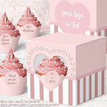Caixinha De Lembrancinhas Corações - Cor-de-rosa e branco com riscas Janela<br><div class="desc">Corações brancos e cor-de-rosa num fundo rosa pálido. Listras brancas e cor-de-rosa mais escuras ao longo do fundo. Todas as cores podem ser personalizadas no botão 'editar design' (parte inferior da janela "personalizar"). Outras cores predefinidas (listagens de produtos) também disponíveis. Se quiser colar seu logotipo ou alterar a fonte, você...</div>