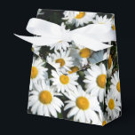 Caixinha De Lembrancinhas Daisy Sunshine Favor Box<br><div class="desc">Bela fotografia de margaridas ensolaradas decora uma caixa de favores animada. Esta design é excelente para casamentos,  reuniões,  aniversários,  Dia de as mães ou qualquer ocasião festiva!</div>