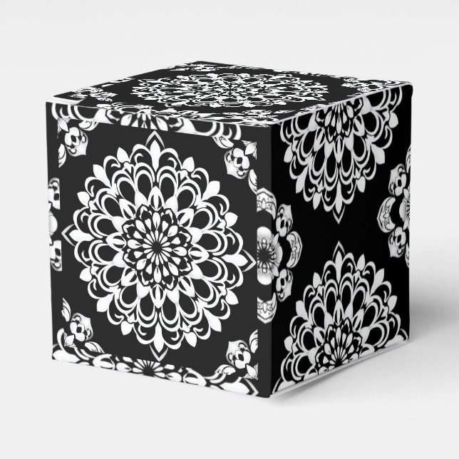 Caixinha De Lembrancinhas Desenho de Mandala Preto e Branco (Frente)