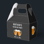 Caixinha De Lembrancinhas Despedida de solteiro Dom Beer Saúde<br><div class="desc">Esta caixa de cerveja é uma maneira divertida de embalar favores de casamento que você pode dar às caras,  incluindo seus padrinhos de casamento,  como presente da sua despedida de solteiro. Saúde ao noivo! Personalize com o nome do noivo e a data da despedida de solteiro.</div>