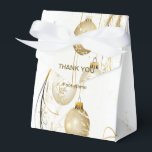 Caixinha De Lembrancinhas Elegante do Feriado de Natal do Ornamento do ouro<br><div class="desc">Ouro Ornament Natal Feriado Caixas de Favor Legais. Único,  bonito,  na moda design. Fácil de ser personalizado. O estilo,  o tamanho e as cores da fonte podem ser alterados. Itens correspondentes disponíveis.</div>